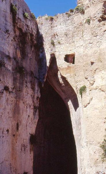 197-Siracusa,l'orecchio di Dionigi,2 settembre 2006.jpg